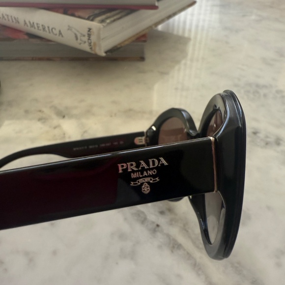 Prada sunglasses - Picture 3 of 5